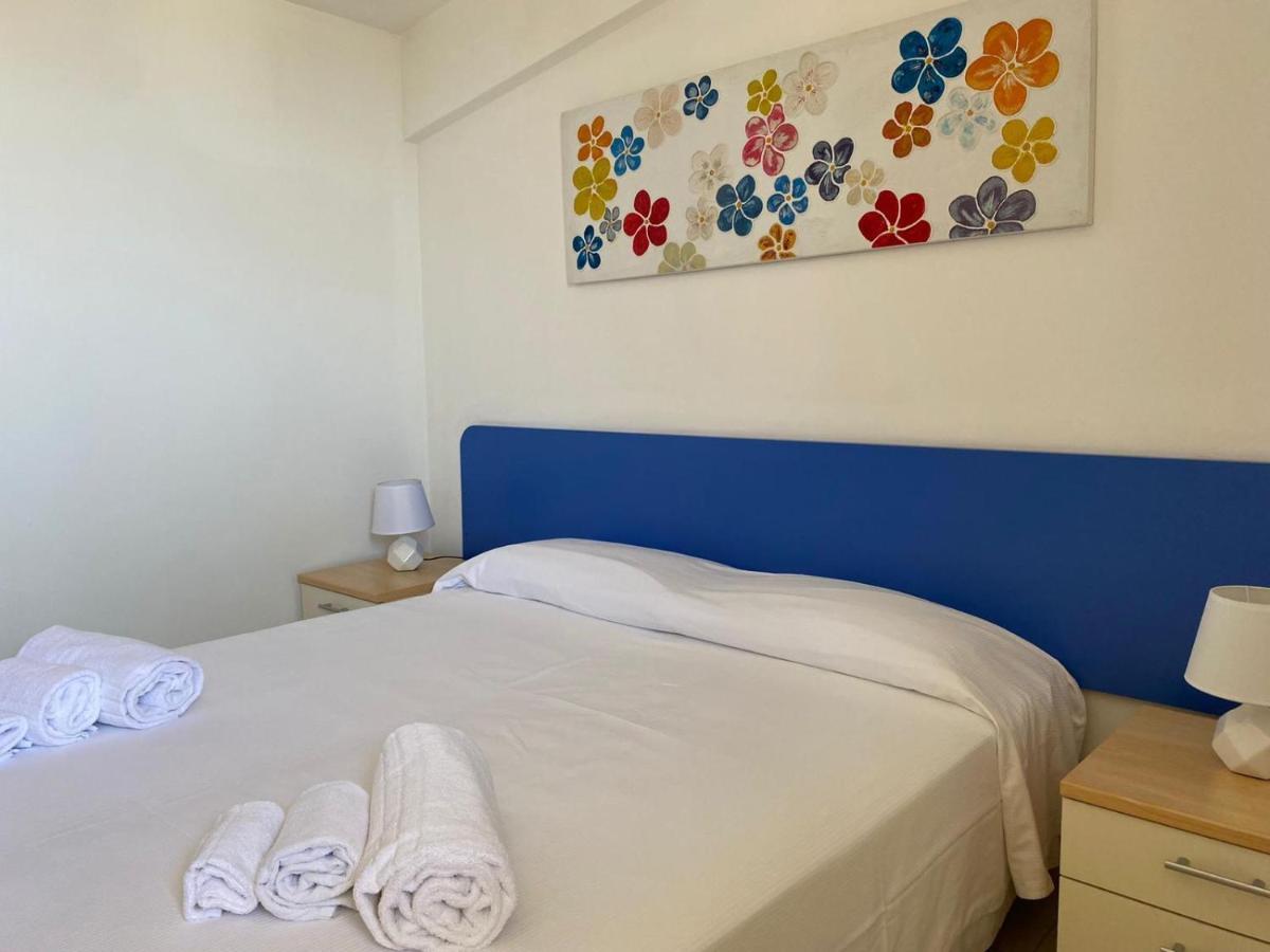 Casa Vacanze Il Giardino Dei Girasoli Marina di Ragusa Kültér fotó